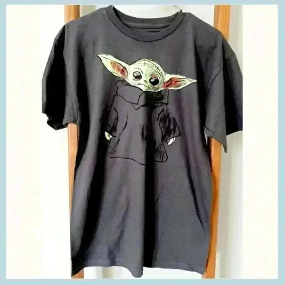 🌟 Star Wars Baby Yoda Graphic Tee – Size Medium | Oversized Yoda Shirt - Picture 3 of 6